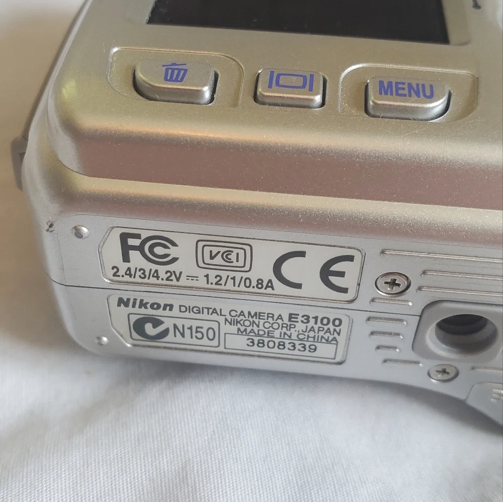 Nikon COOLPIX 3100 Silver Digital Camera 3.2M Pixels Box Original Manuals CD's